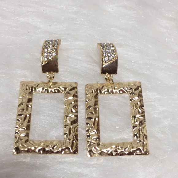 🌹Palm Beach Hammered Door Knocker Earrings - Picture 2 of 5